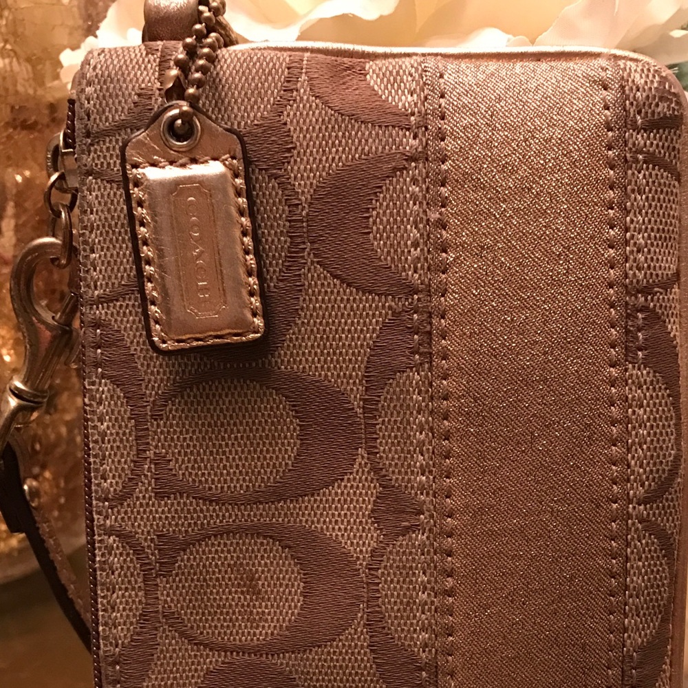 Wristlet . - Picture 2 of 2